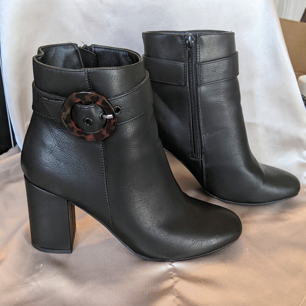 MIA Black Ankle Boots with Tortoise Shell Buckle Size 7.5